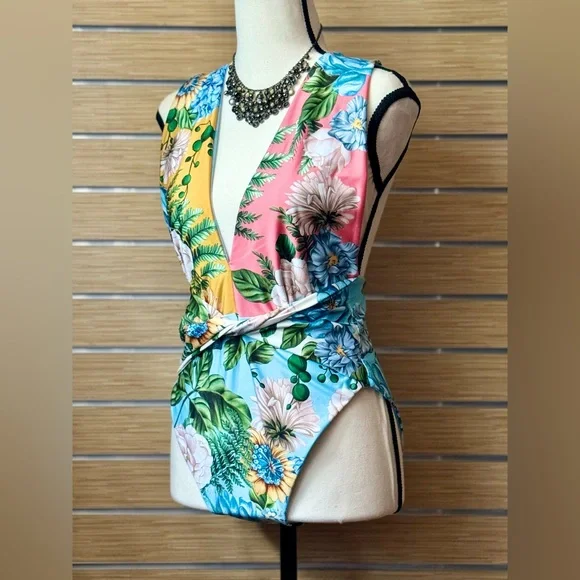 NWT Agua Bendita Pacifico Ellis Aine Floral One-Piece Swimsuit, Size XL